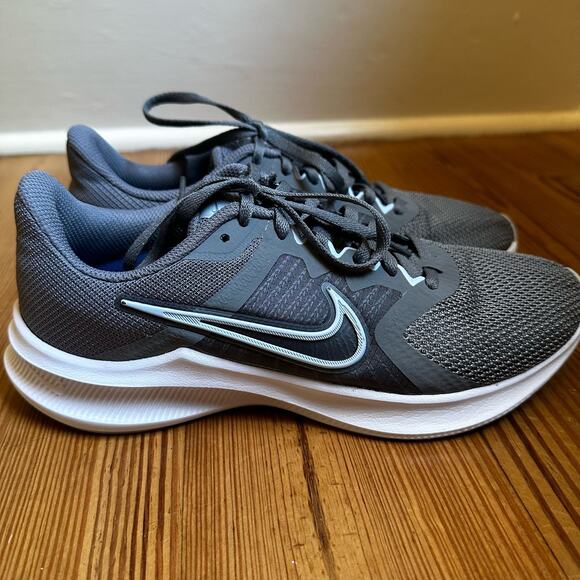 Nike Downshifter 11 gray running sneakers SIZE 9 - Picture 6 of 6